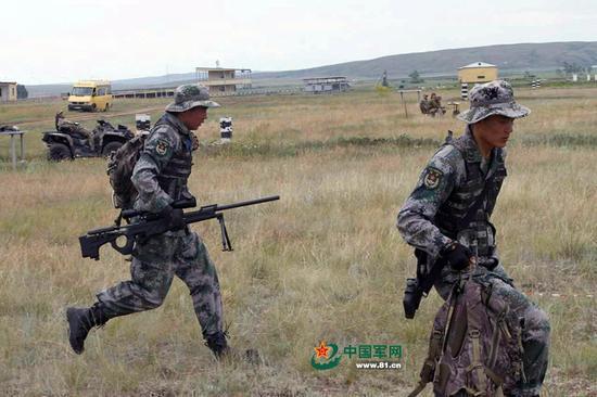 图:俗称26式狙击步枪的国产高精度栓动步枪大量装备,是中国狙击体系开始走上正轨的证明
