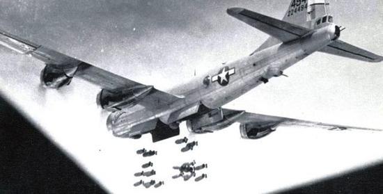 图片:这些四川起飞的B-29开启了摧毁日本本土的地毯式轰炸,彻底扼杀了日本狂妄的帝国梦。