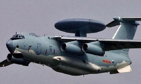 凭借先进的有源相控阵雷达,中国空警2000预警机比A-50要先进一代