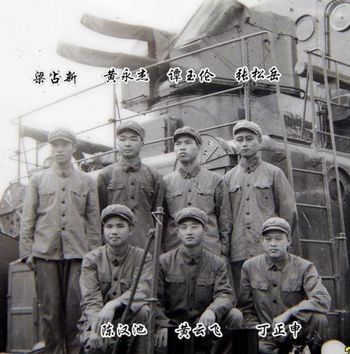 图片:037猎潜艇的双25毫米副炮,这些都是作战有功人员。
