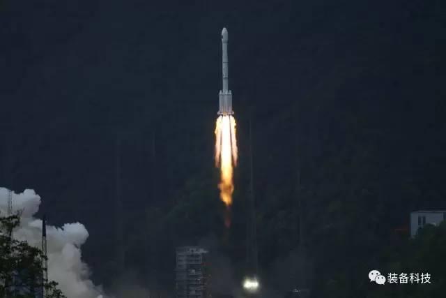 4月12日19时04分,我国实践十三号卫星在西昌卫星发射中心由长征三号乙运载火箭成功发射。这是我国首颗高通量通信卫星,通信总容量达20Gbps,超过我国已研制发射的通信卫星容量总和。