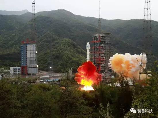 4月12日19时04分,我国实践十三号卫星在西昌卫星发射中心由长征三号乙运载火箭成功发射。这是我国首颗高通量通信卫星,通信总容量达20Gbps,超过我国已研制发射的通信卫星容量总和。