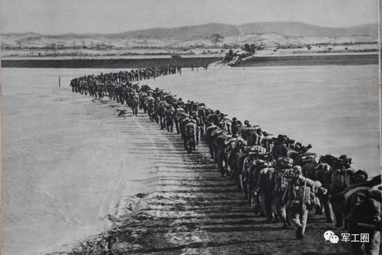 1950年冬,中国人民志愿军跨过鸭绿江