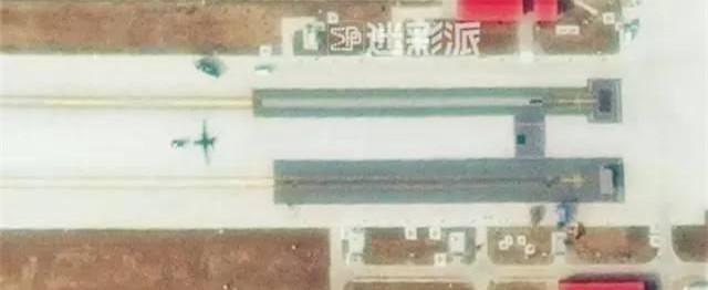 外媒公布的图片显示,中国“翔龙”无人机可能进行过地面弹射测试