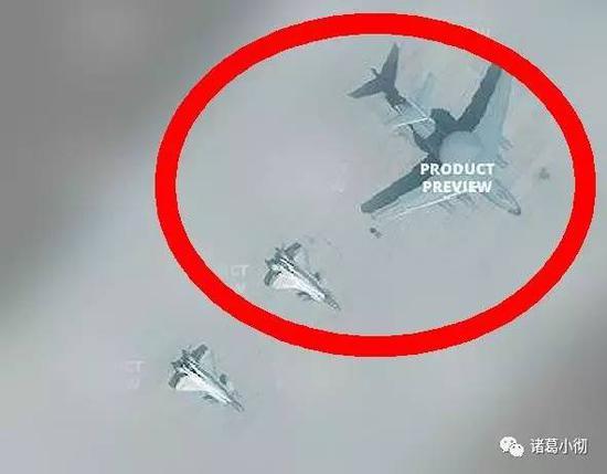 图为歼20战机和空警2000一起停放的卫星照