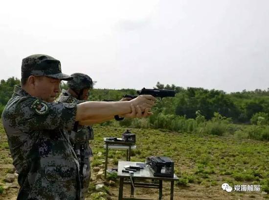 (谢增刚军长与官兵PK)