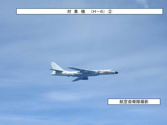 图说:日本航空自卫队战机7月13日拍摄的中国空军轰-6K轰炸机照片。