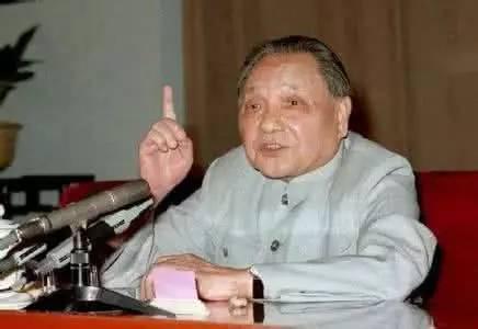 “小朋友不听话,该打打屁股了!”!