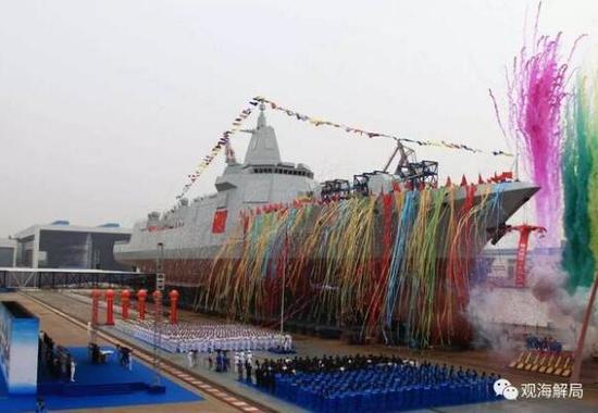 (万吨大驱下水)