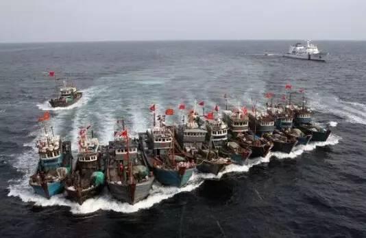 中国海警船护卫渔船出海