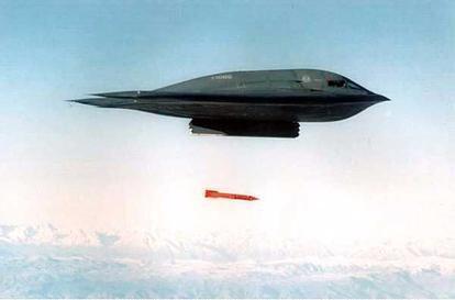 B-2A战略轰炸机在投放B61