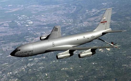 C135运输机