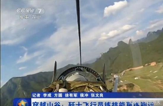 图片:中国空军飞行进行超低空飞行训练