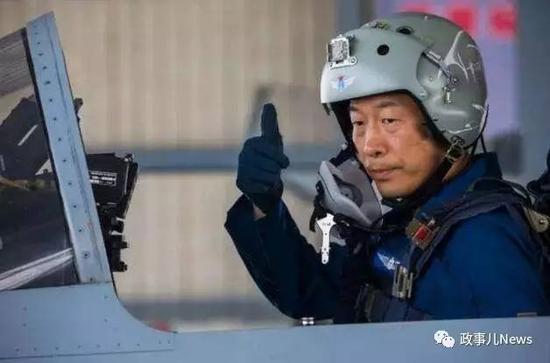 另外,地空导弹第一方队领队、原北京军区空军副参谋长刘明豹少将,已任中部战区空军副参谋长。