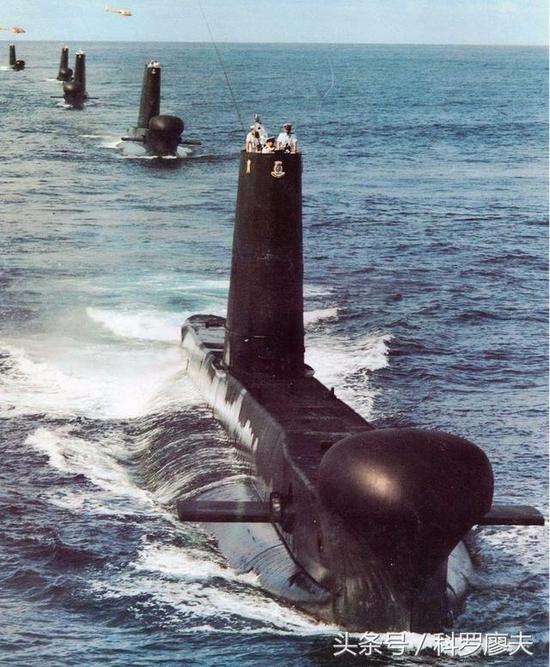 2005年,俄军一艘小型潜艇在别廖佐瓦亚湾进行例行训练时撞上了渔网,最终沉入堪察加湾海域深190米的海底搁浅。
