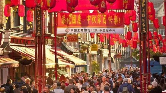 ▲伦敦中国城迎接国庆(图片来源:伦敦旅游局)