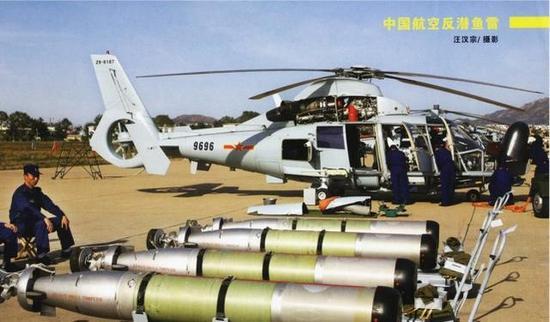 图片:潜艇用533毫米鱼雷和直升机载324毫米鱼雷,与人一比较,发现其直径和长度都要比新闻中的“鱼雷”大不少。