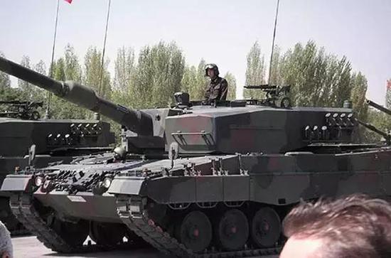 土耳其豹-2A4主战坦克