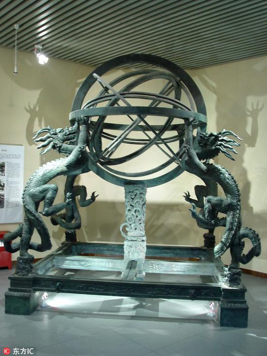 资料:2006年10月9日,南京历史文化陈列馆内陈列的,与南京市历史相关的文物,浑天仪。@东方IC