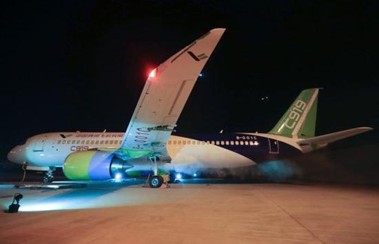 11月2日,C919飞机102架机发动机点火成功