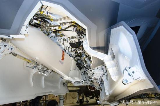 F-35弹舱挂载JSM空射反舰导弹