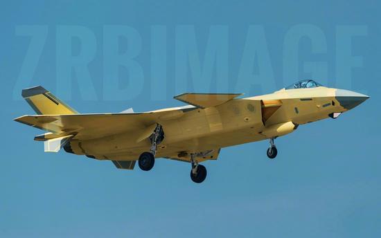 即将交付中国空军的歼-20量产型战机。