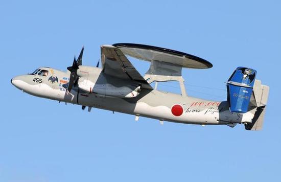 图片:日本大量装备的E-2C预警机其实是美国海军的主力预警机,可前沿部署。