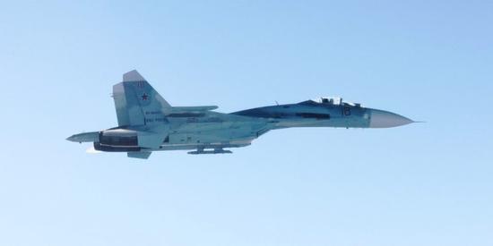1月24日,被芬兰空军拦截的俄空天军苏-27P战机