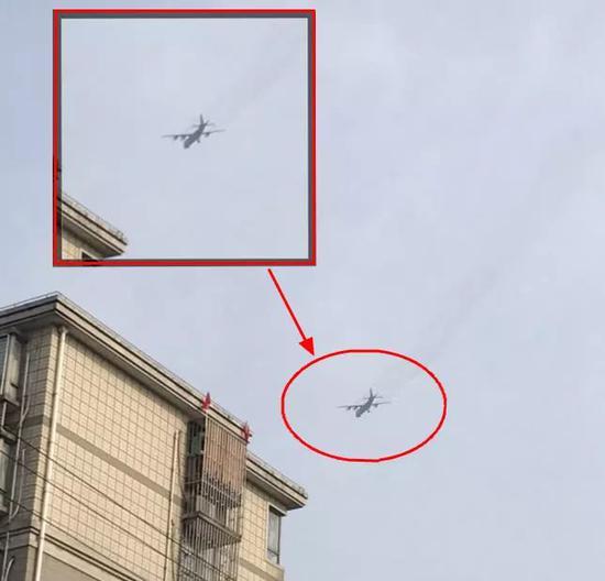 宽带山论坛上面网友拍摄到的高新6号反潜机在上海上空飞行