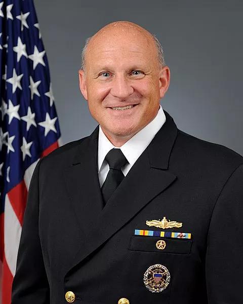 美海军代理部长惹众怒辞职后 罗斯福号舰长或官复原职