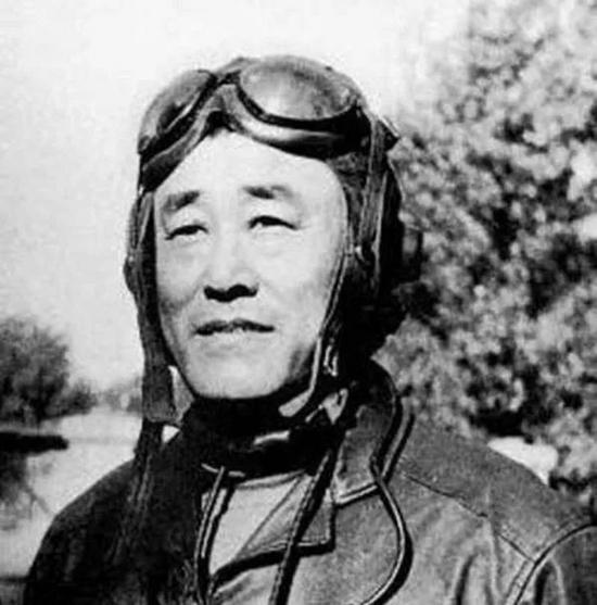 徐开通首开人民空军击落美无人机先河。