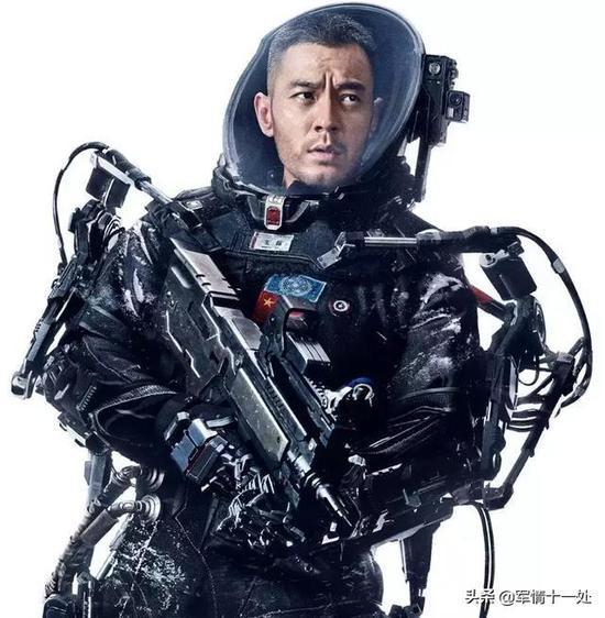 图注:流浪地球剧照,外骨骼搭配无托,颜值爆表