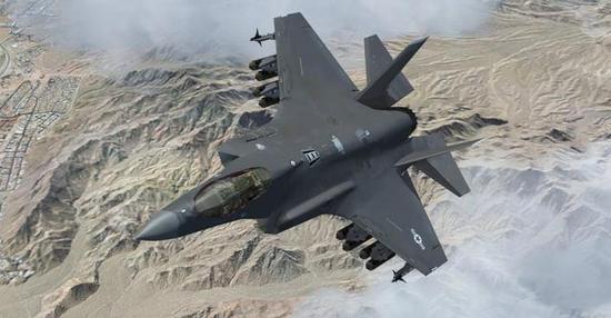 图为满挂武器的F-35A。印度很有可能转而采购这款战机。