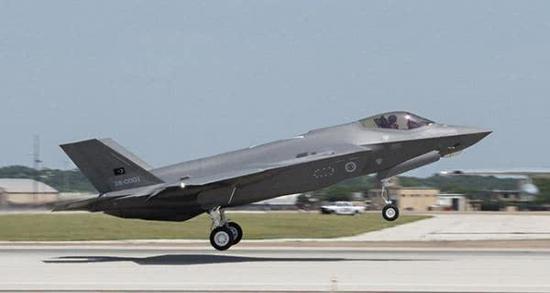 4架已经涂上土耳其空军标志的F-35A战斗机也不会交付给土耳其,美国将另寻买主