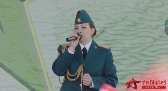俄军文工队员表演(图/中国军视网)