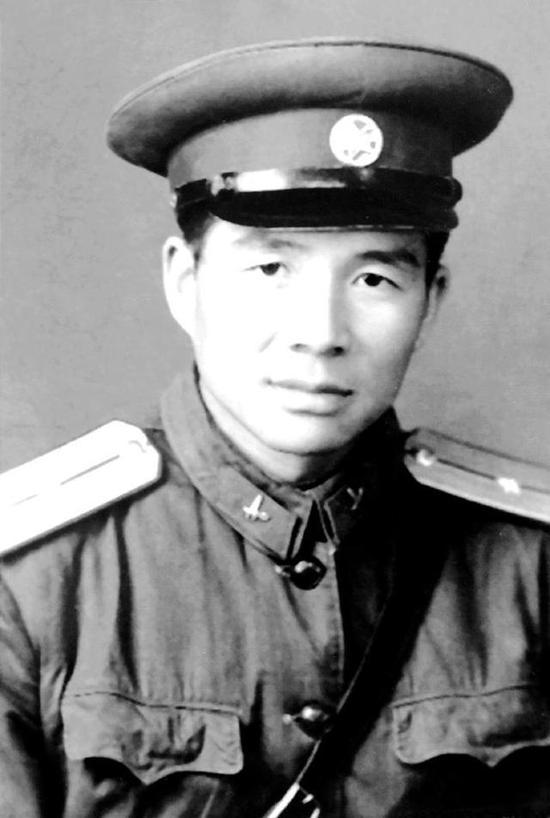 图片:一身戎装的宋文骢
