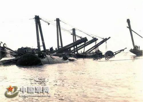 1950年6月19日,巴拿马籍的商船“伏虎”号在长江口触雷沉没。