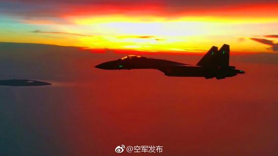 苏-35战机参加南海联合战斗巡航任务。