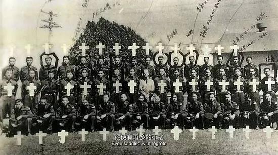 毕业照上,标注十字架的年轻人皆相继殉国