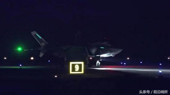 歼-20战机夜战训练画面