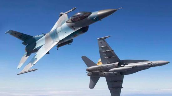 F-16战斗机推比比F-18优势并不大,但是空战却一边倒