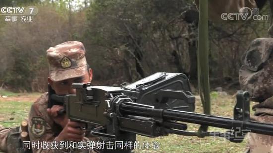 土法上马,岩壮用背包带拉着导气管,模拟射击时的抖动,让卢俞夫更好地练瞄准