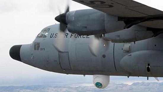 图片:AC-130J炮艇机腹部的激光发射器。