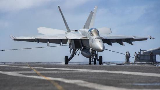 图注:F/A-18舰载机