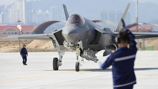 除日本外,韩国空军近日也到货了首批两架F-35A战斗机。