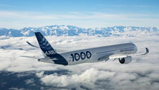图为空客A350XWB飞机,该机在定位上对标波音787。