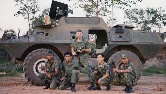 图为泰国陆军现役的V-100“突击队员”轮式装甲运输车,已服役了超过40年。