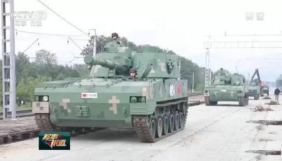 参赛的的07A式自行榴弹炮