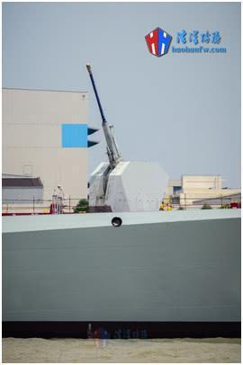 052D导弹驱逐舰的H/PJ45A-130-1型舰炮(图片来源:网络)