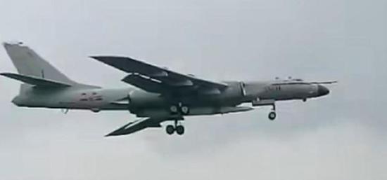 中国空军最新型轰-6N轰炸机
